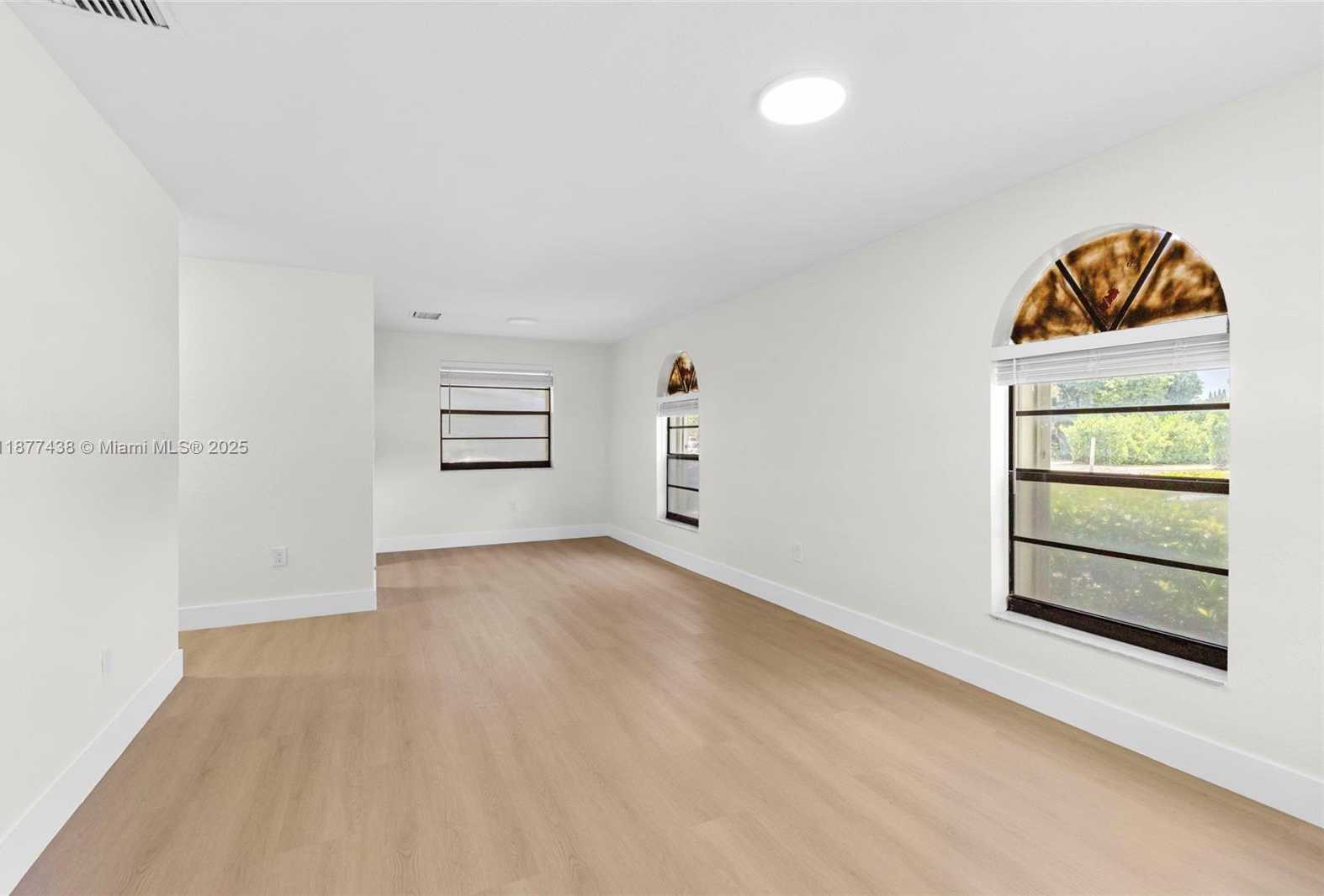 Small Image of 5629 TAFT ST #5629, Hollywood Number 5