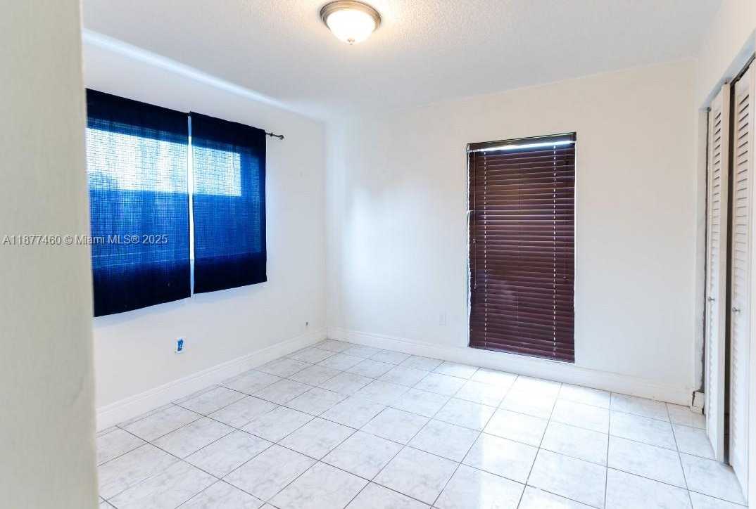 Small Image of Miami Number 11