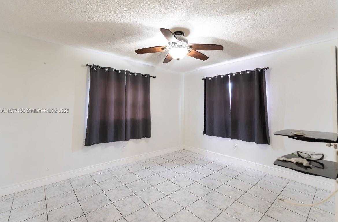Small Image of Miami Number 12