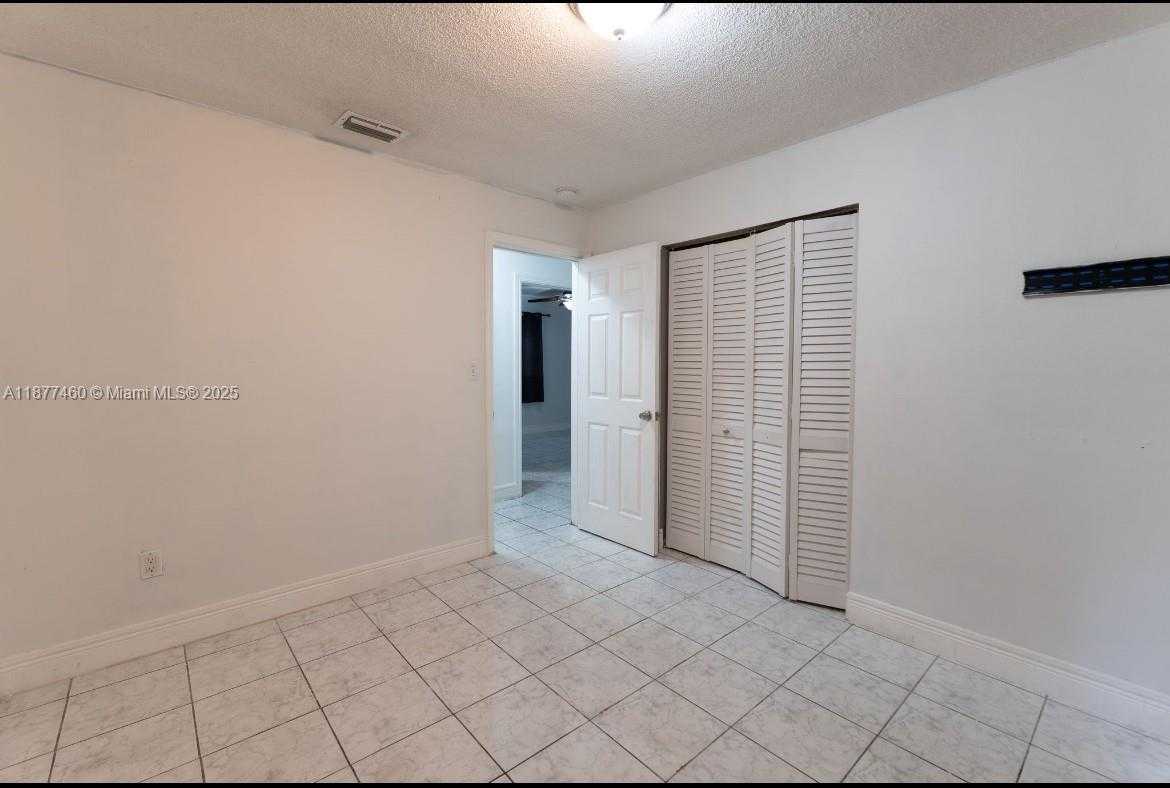 Small Image of Miami Number 14