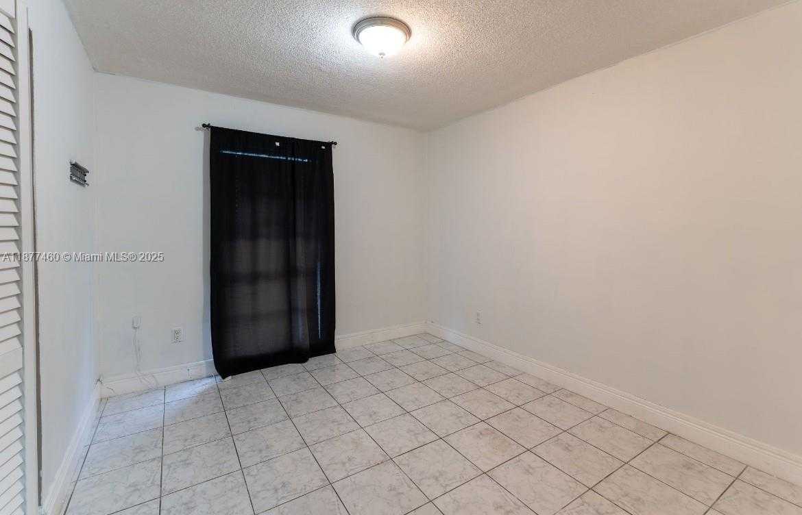 Small Image of Miami Number 15