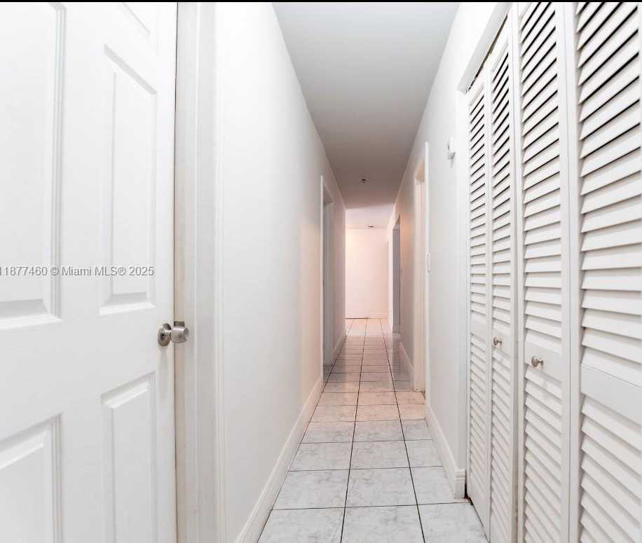 Small Image of Miami Number 16