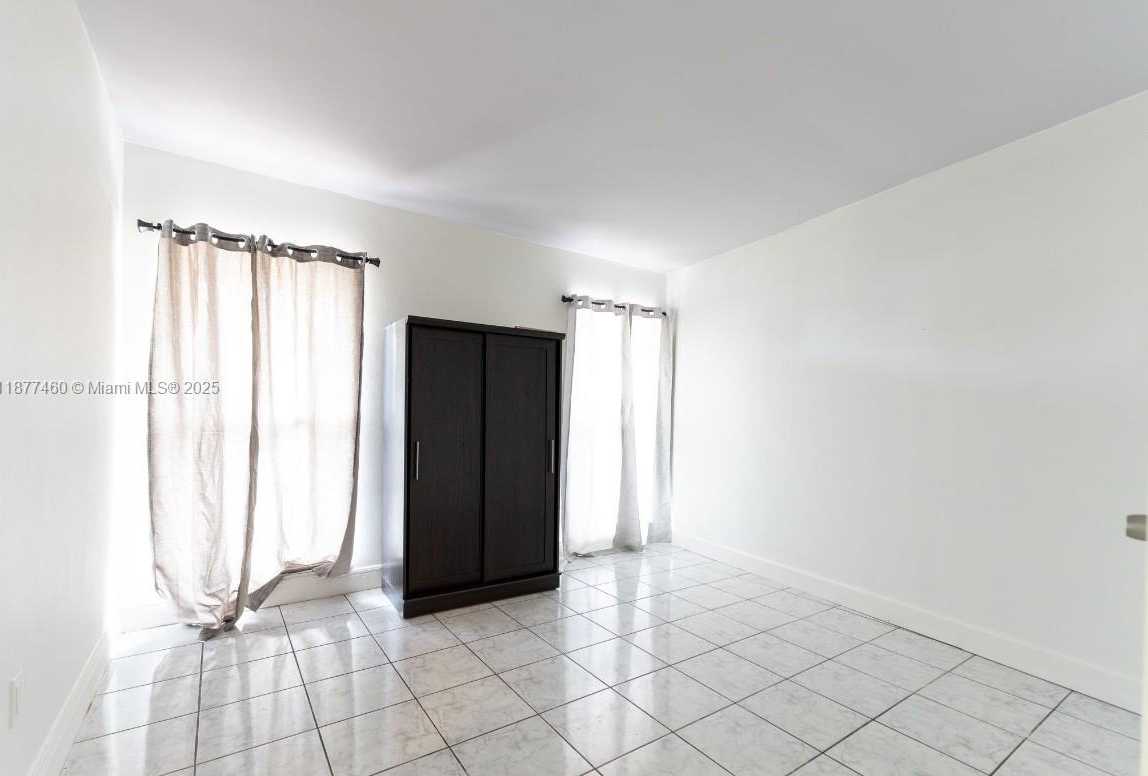 Small Image of Miami Number 19
