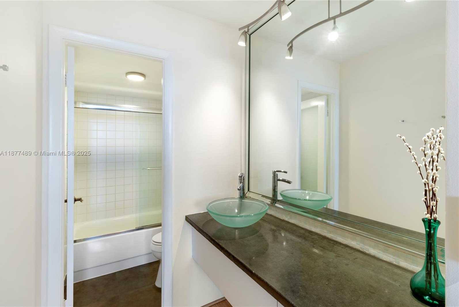 Small Image of 5 ISLAND AVE #11F, Miami Beach Number 13