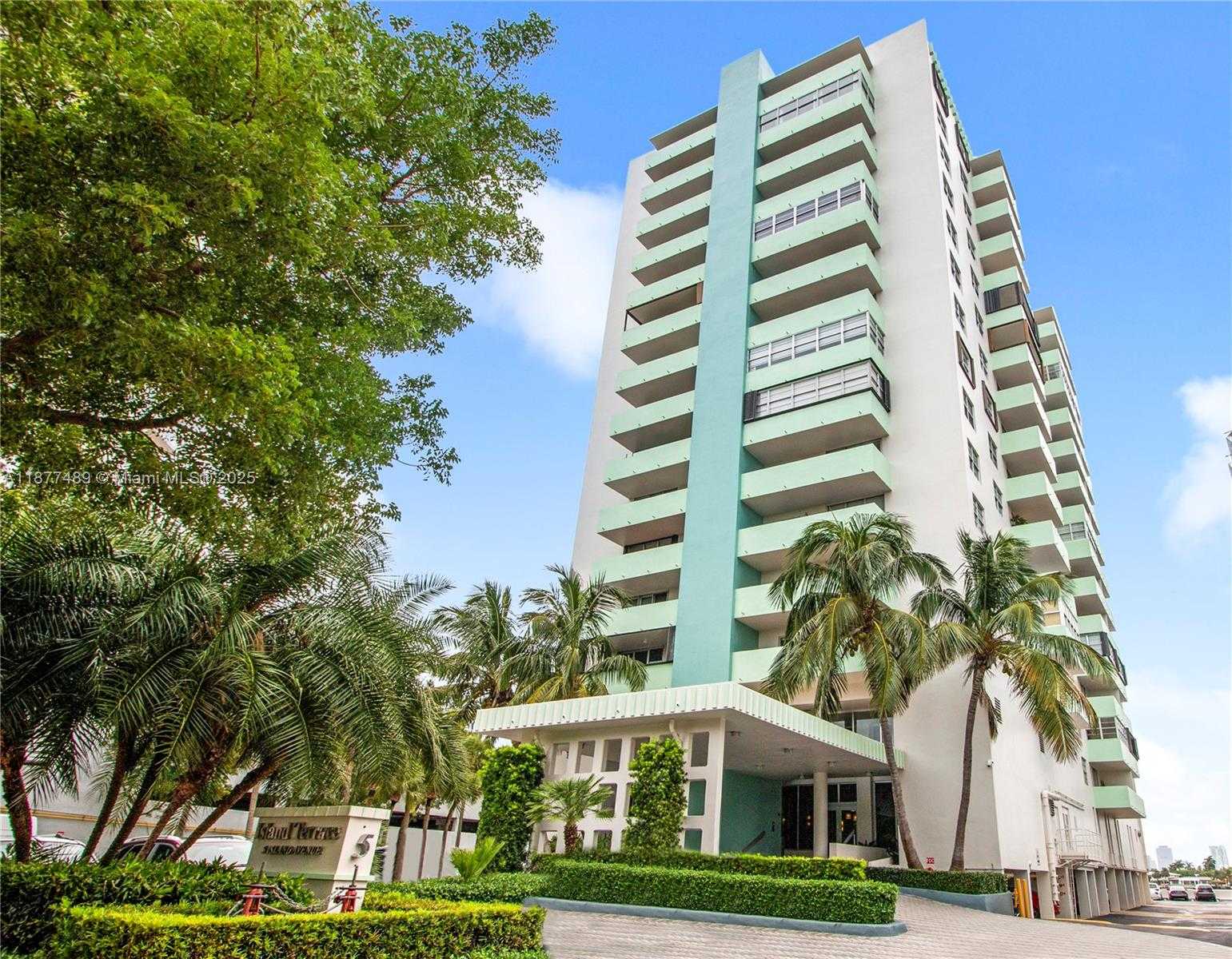 Small Image of 5 ISLAND AVE #11F, Miami Beach Number 2