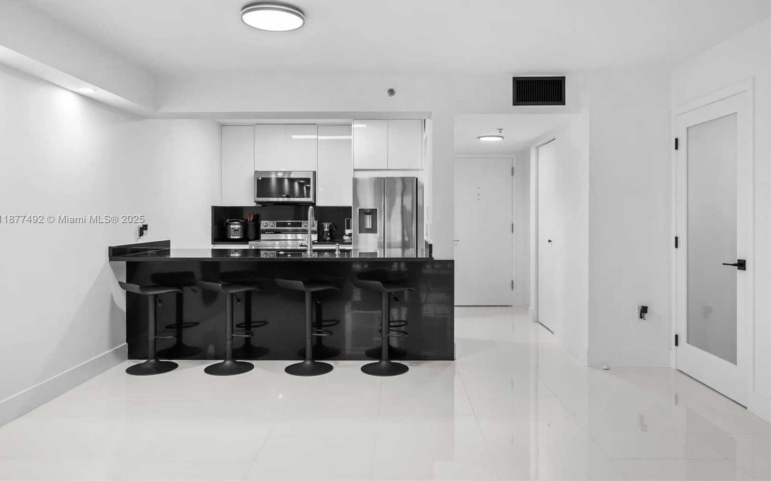 Small Image of 1200 BRICKELL BAY DR #2812, Miami Number 11