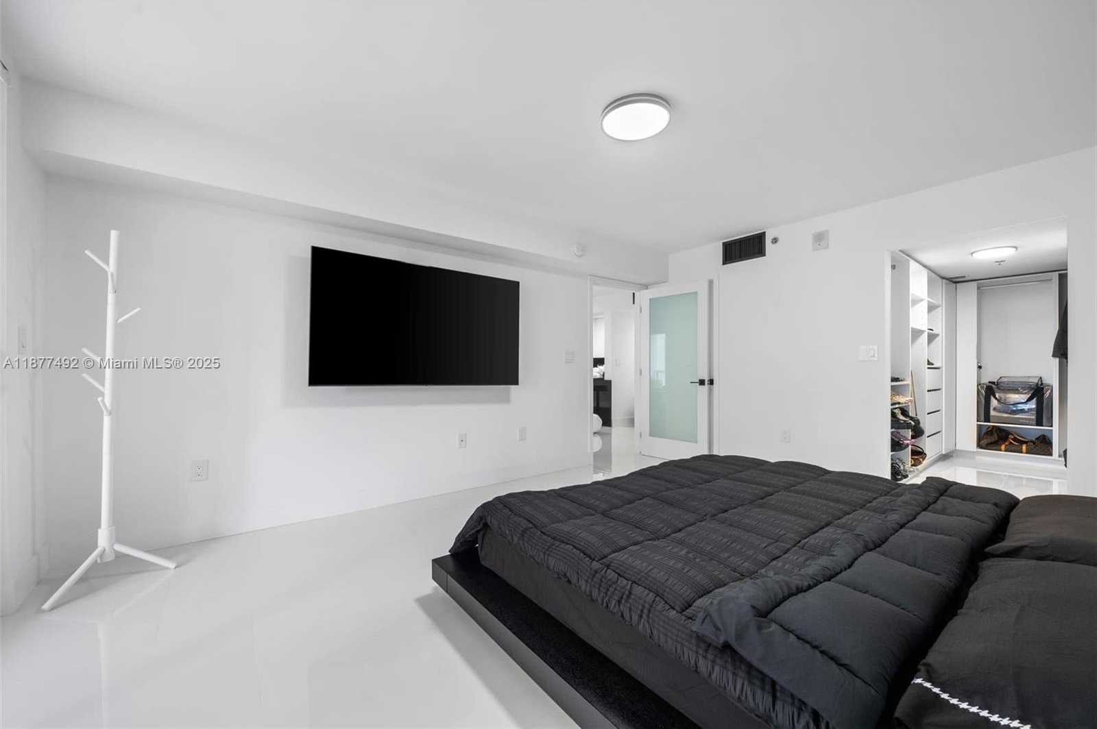 Small Image of 1200 BRICKELL BAY DR #2812, Miami Number 13