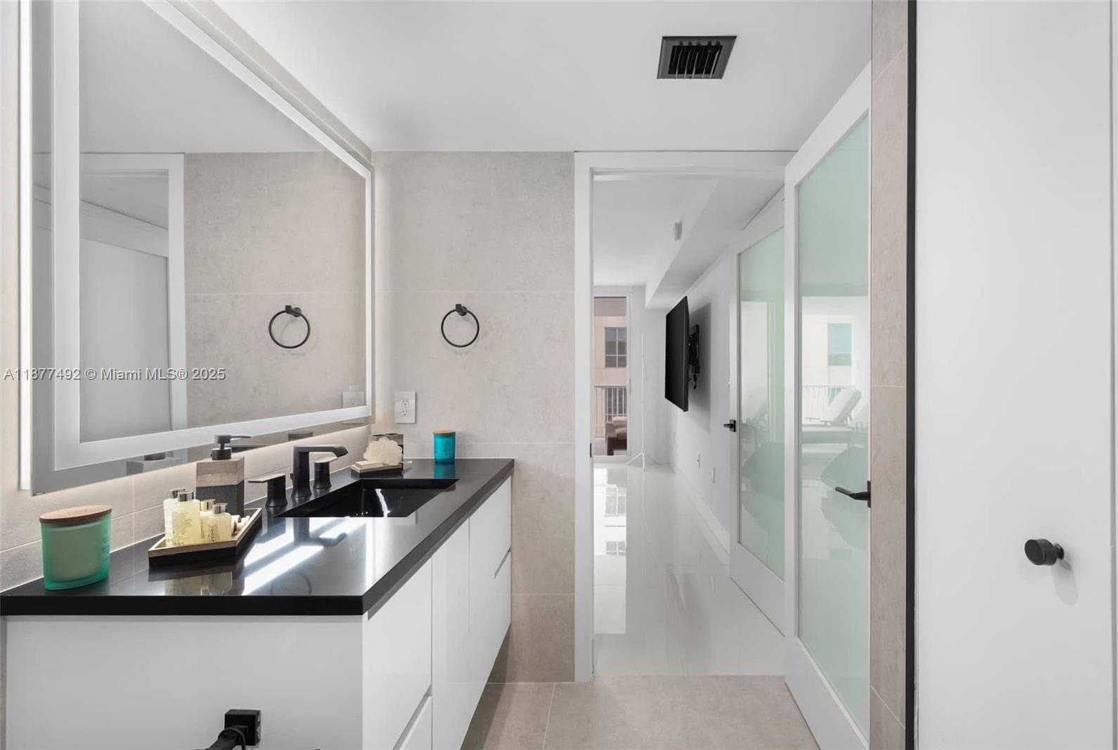 Small Image of 1200 BRICKELL BAY DR #2812, Miami Number 15