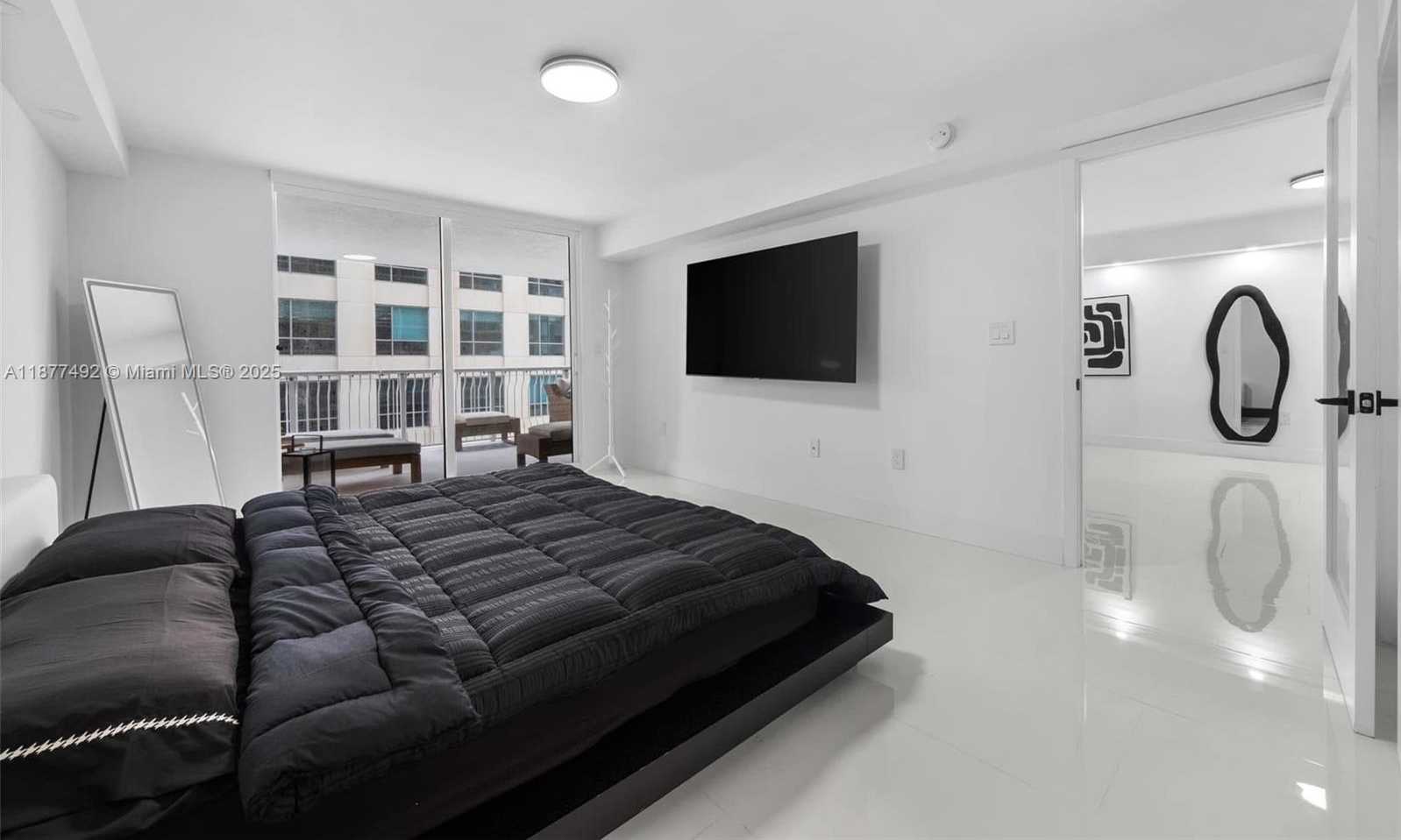 Small Image of 1200 BRICKELL BAY DR #2812, Miami Number 16