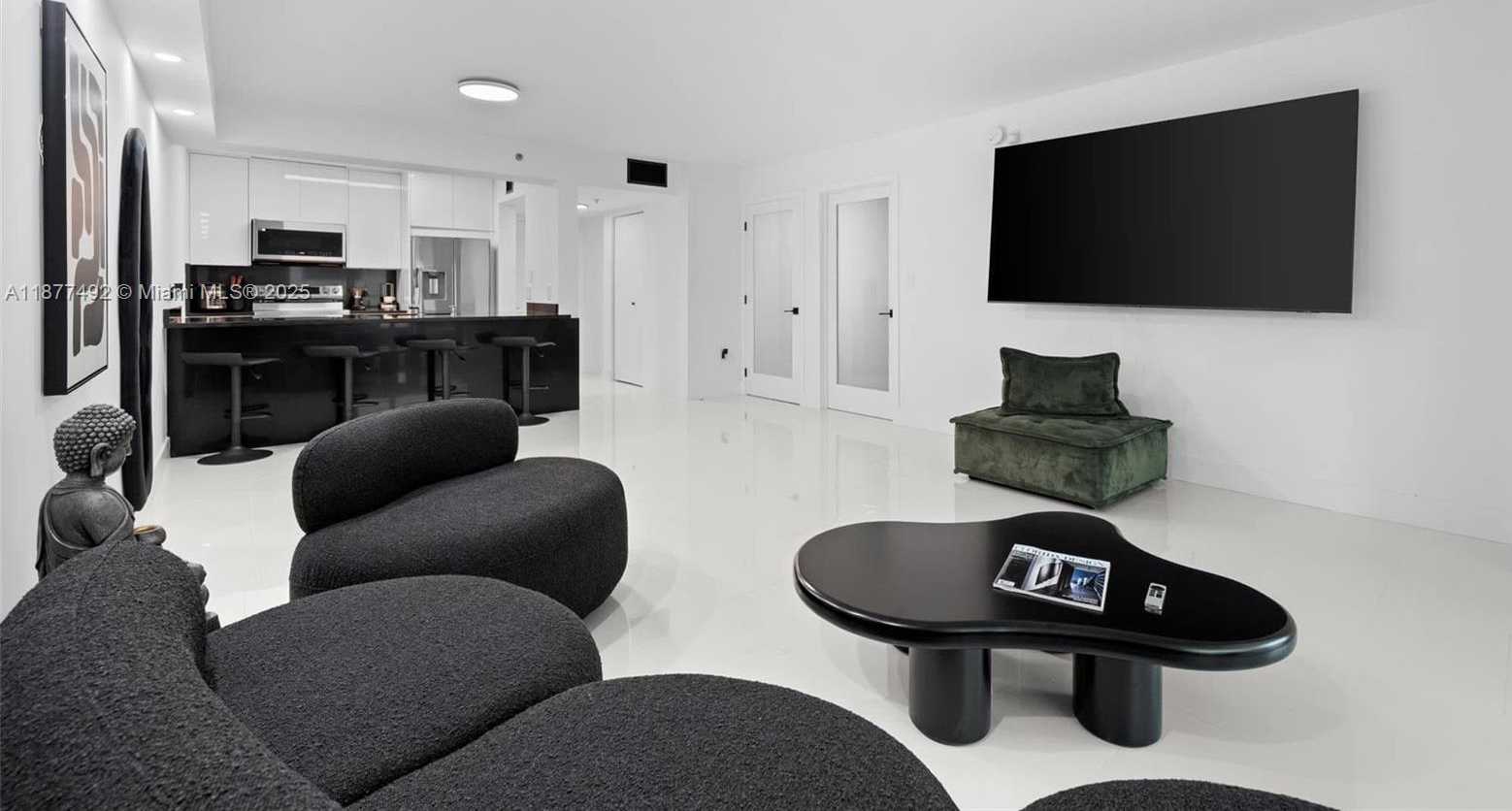 Small Image of 1200 BRICKELL BAY DR #2812, Miami Number 17
