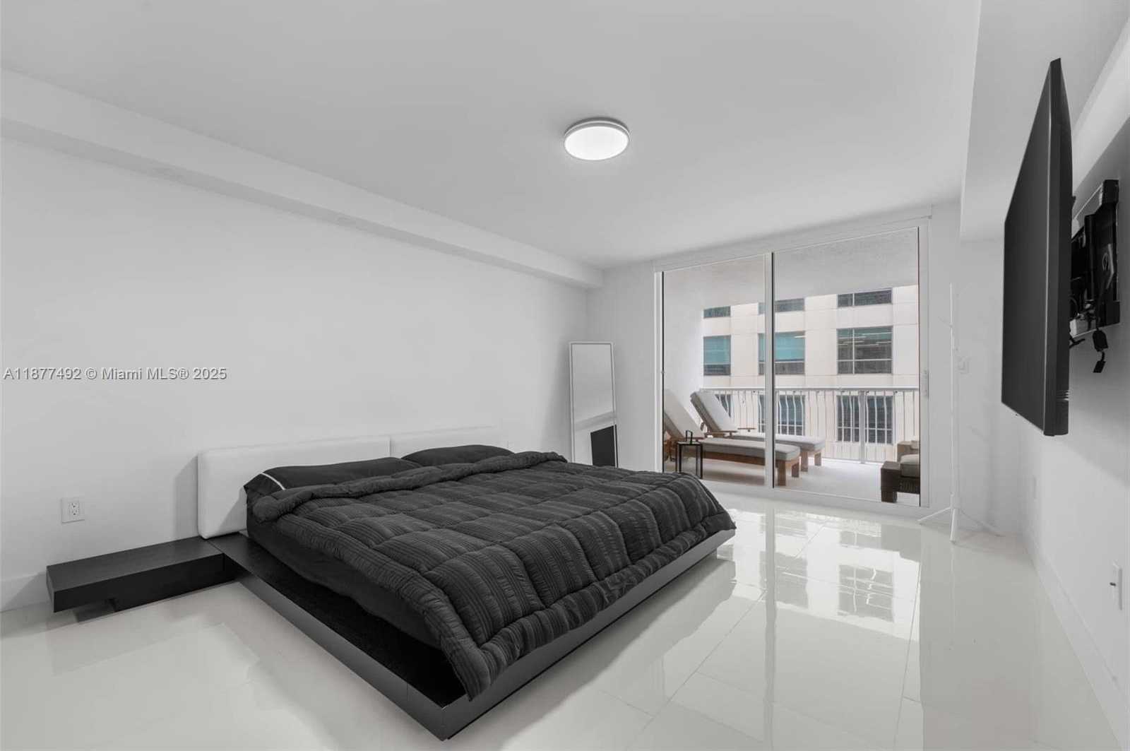 Small Image of 1200 BRICKELL BAY DR #2812, Miami Number 18