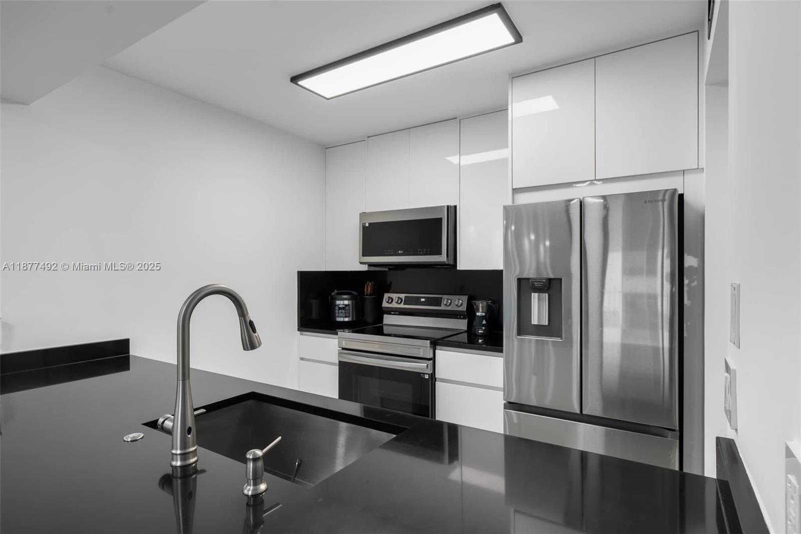 Small Image of 1200 BRICKELL BAY DR #2812, Miami Number 19