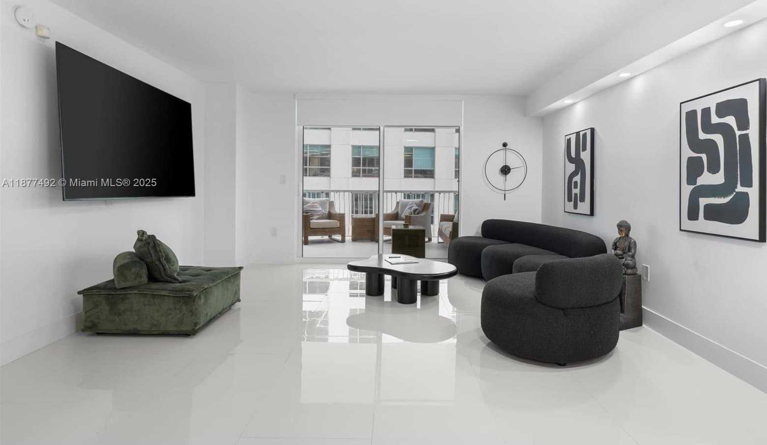 Small Image of 1200 BRICKELL BAY DR #2812, Miami Number 21