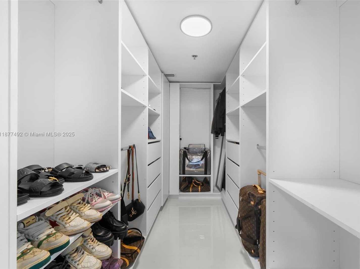 Small Image of 1200 BRICKELL BAY DR #2812, Miami Number 23