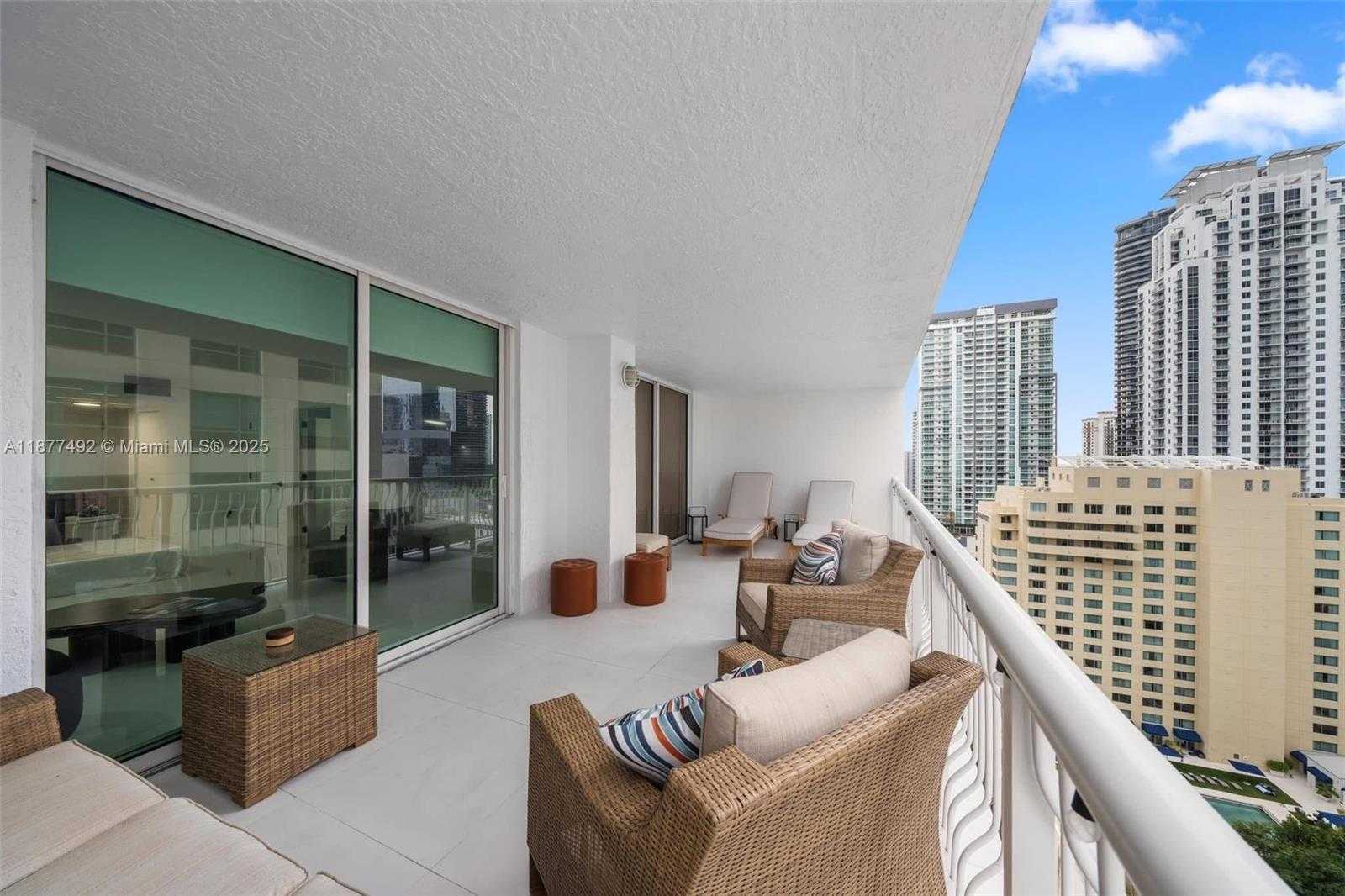 Small Image of 1200 BRICKELL BAY DR #2812, Miami Number 4