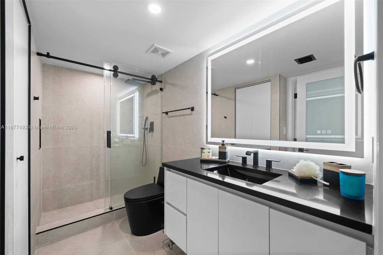 Small Image of 1200 BRICKELL BAY DR #2812, Miami Number 7
