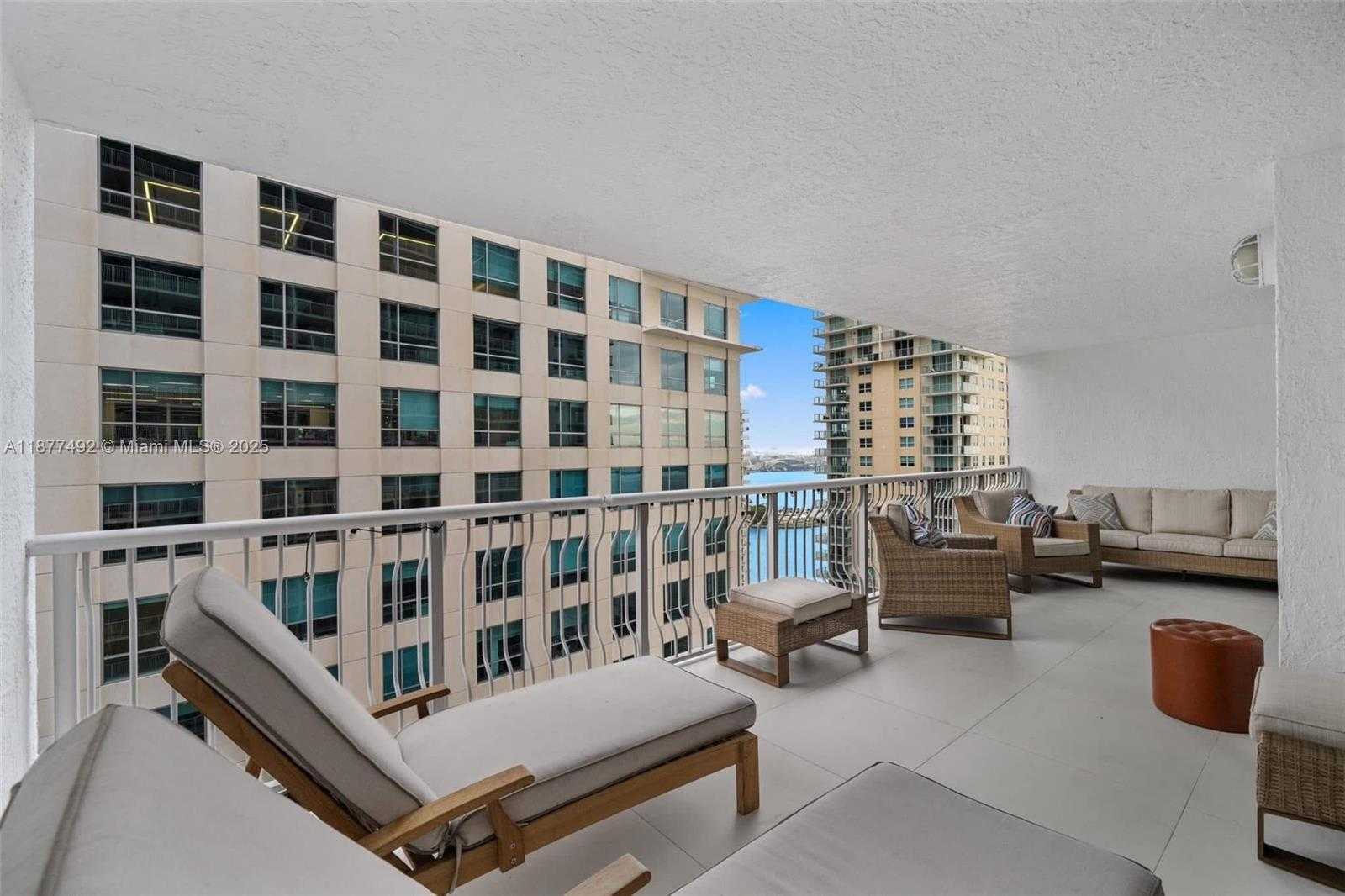 Small Image of 1200 BRICKELL BAY DR #2812, Miami Number 8