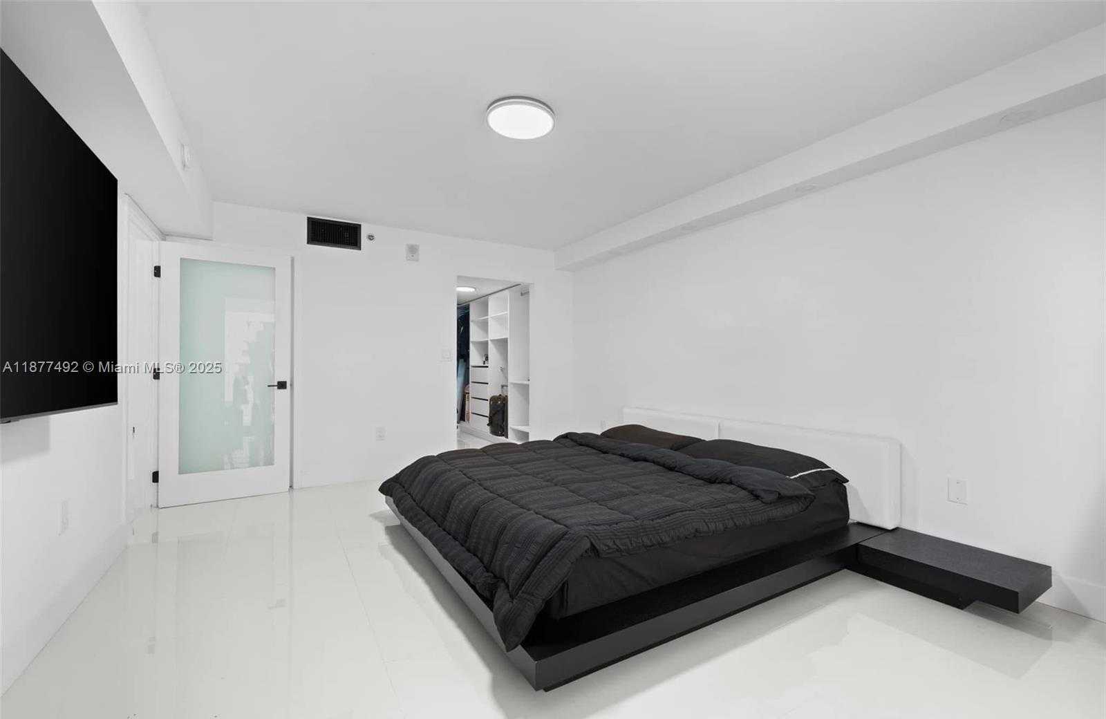 Small Image of 1200 BRICKELL BAY DR #2812, Miami Number 9
