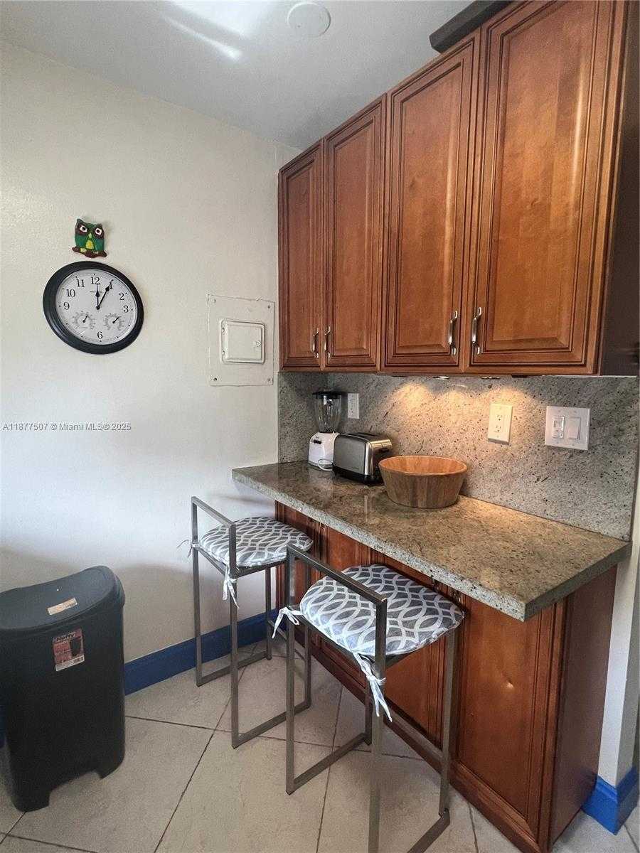 Small Image of 17011 NORTH BAY RD #512, Sunny Isles Beach Number 12