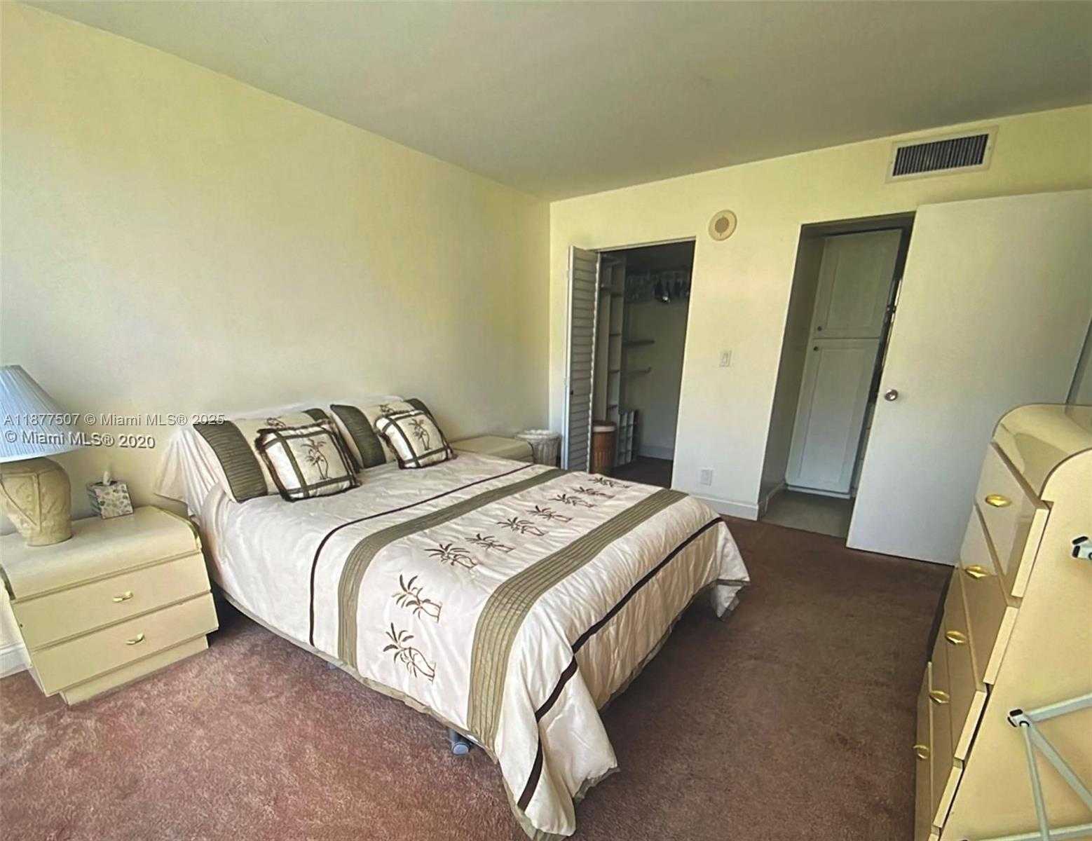 Small Image of 17011 NORTH BAY RD #512, Sunny Isles Beach Number 13