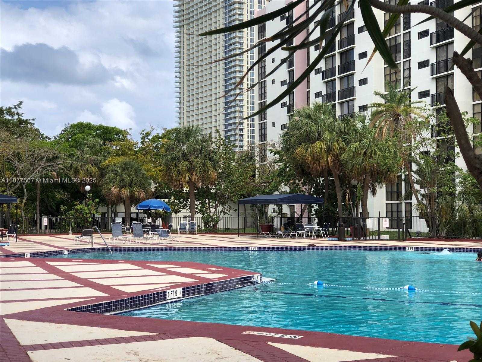 Small Image of 17011 NORTH BAY RD #512, Sunny Isles Beach Number 4