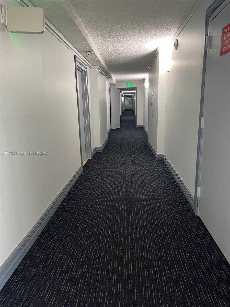 Small Image of 17011 NORTH BAY RD #512, Sunny Isles Beach Number 6