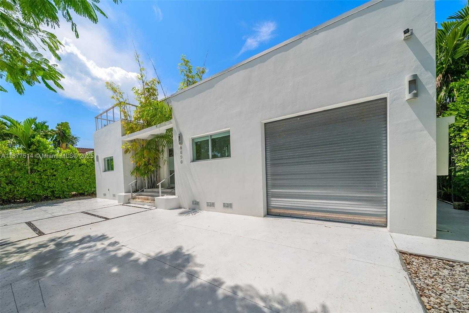 Small Image of 6050 LA GORCE DR, Miami Beach Number 11