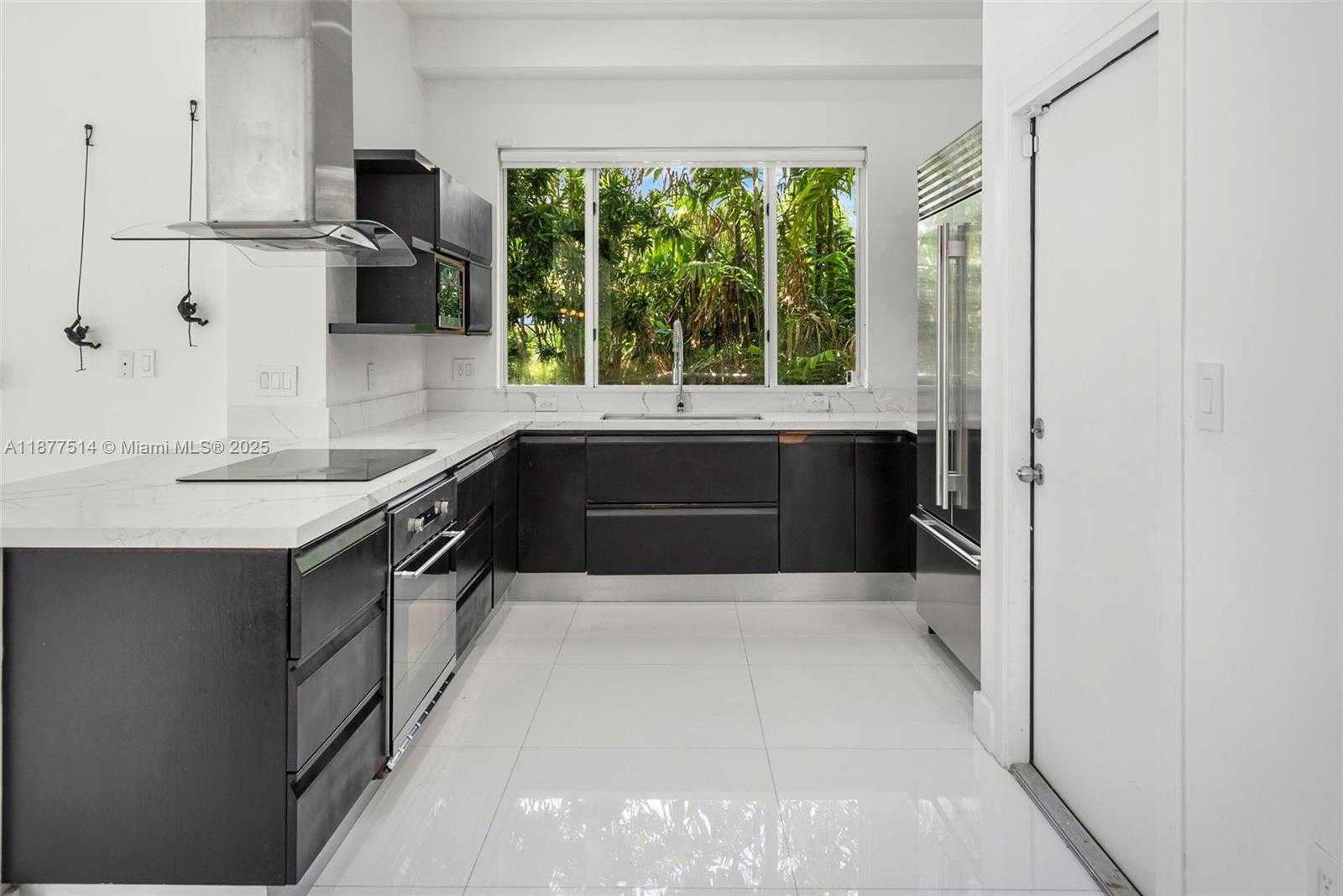Small Image of 6050 LA GORCE DR, Miami Beach Number 12