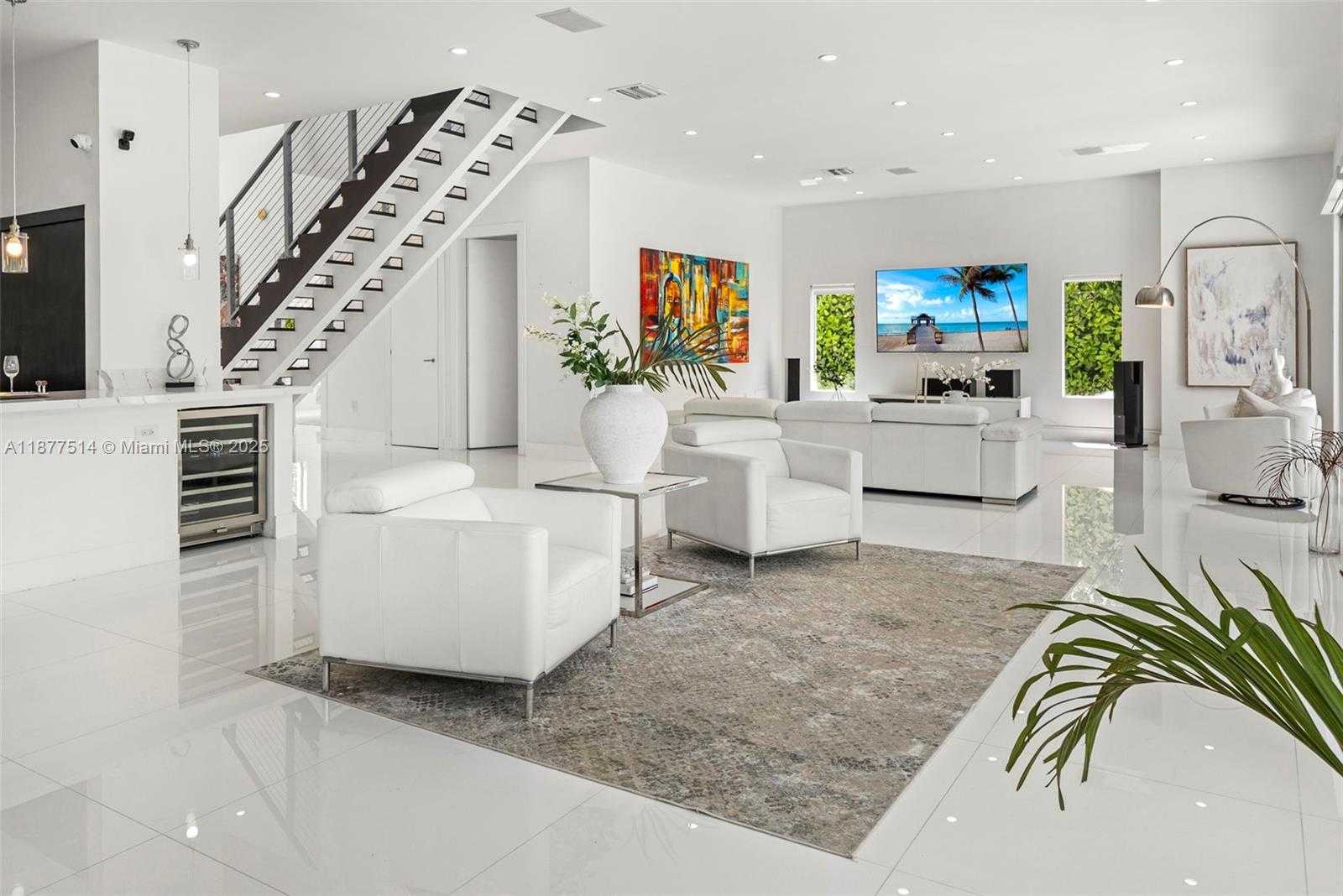 Small Image of 6050 LA GORCE DR, Miami Beach Number 14