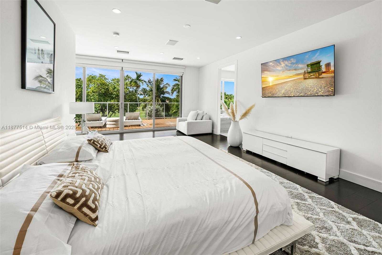 Small Image of 6050 LA GORCE DR, Miami Beach Number 16