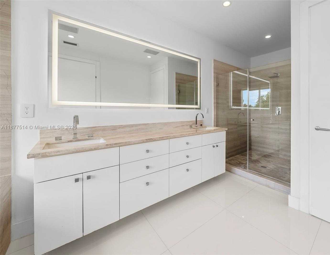 Small Image of 6050 LA GORCE DR, Miami Beach Number 17