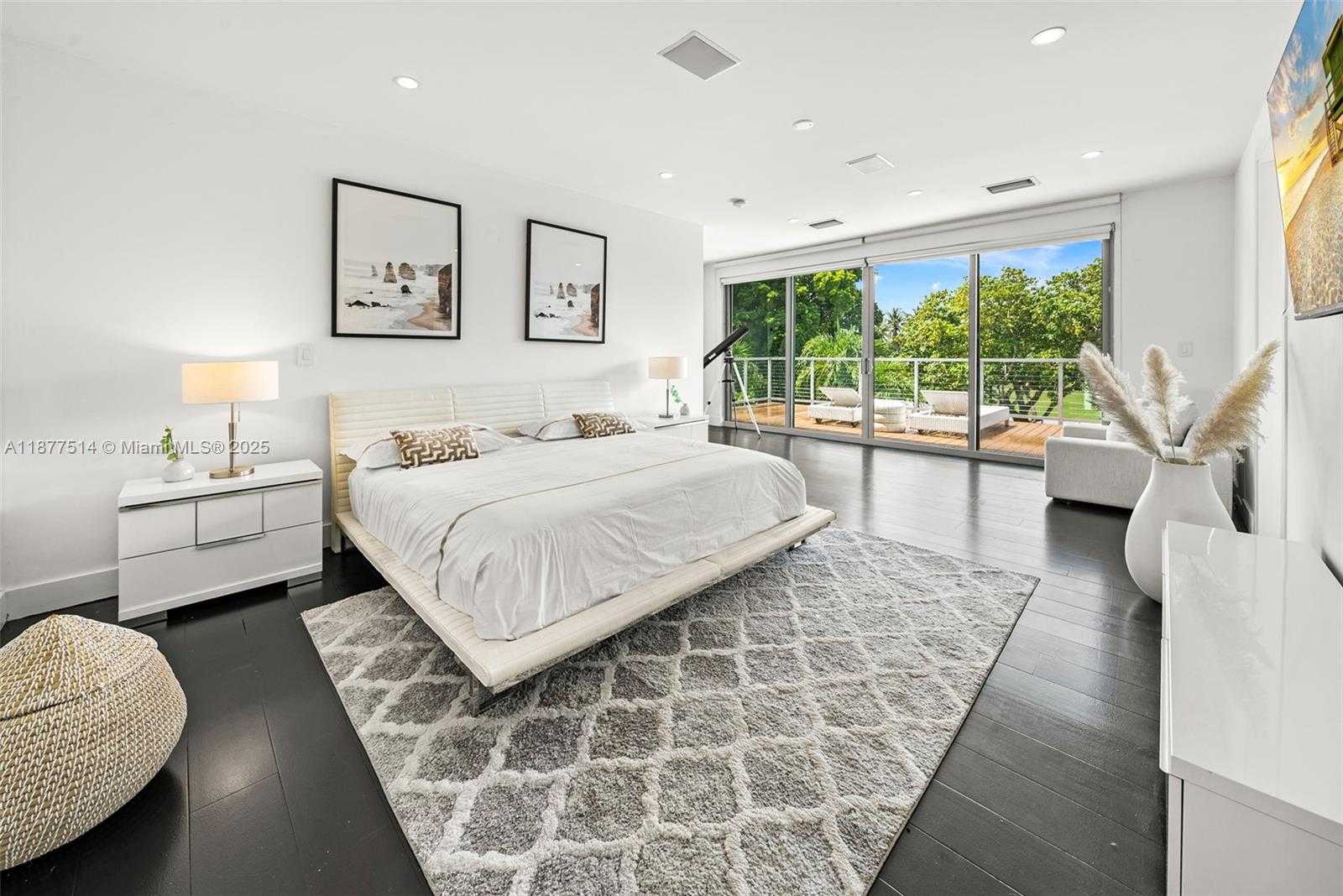 Small Image of 6050 LA GORCE DR, Miami Beach Number 4