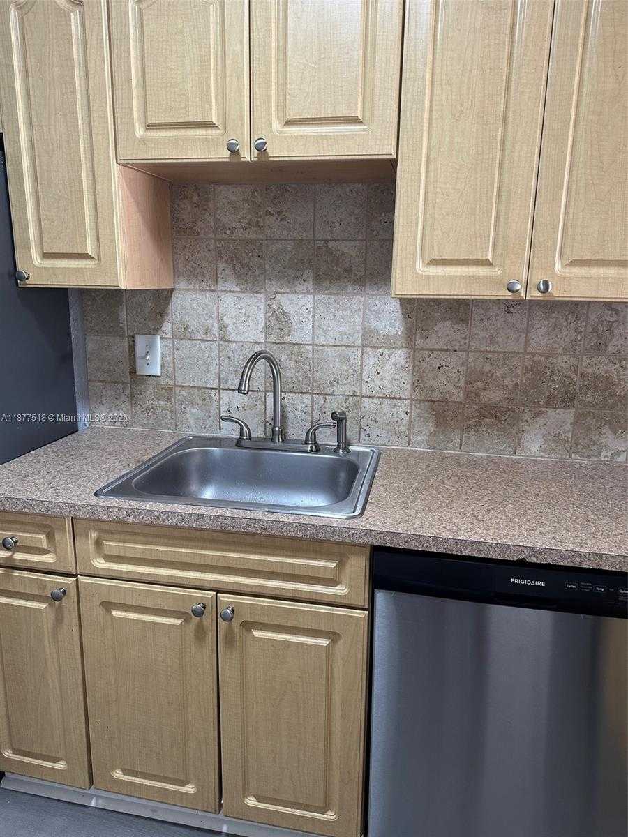 Small Image of 9972 SOUTH WEST 88ST #1126, Miami Number 4