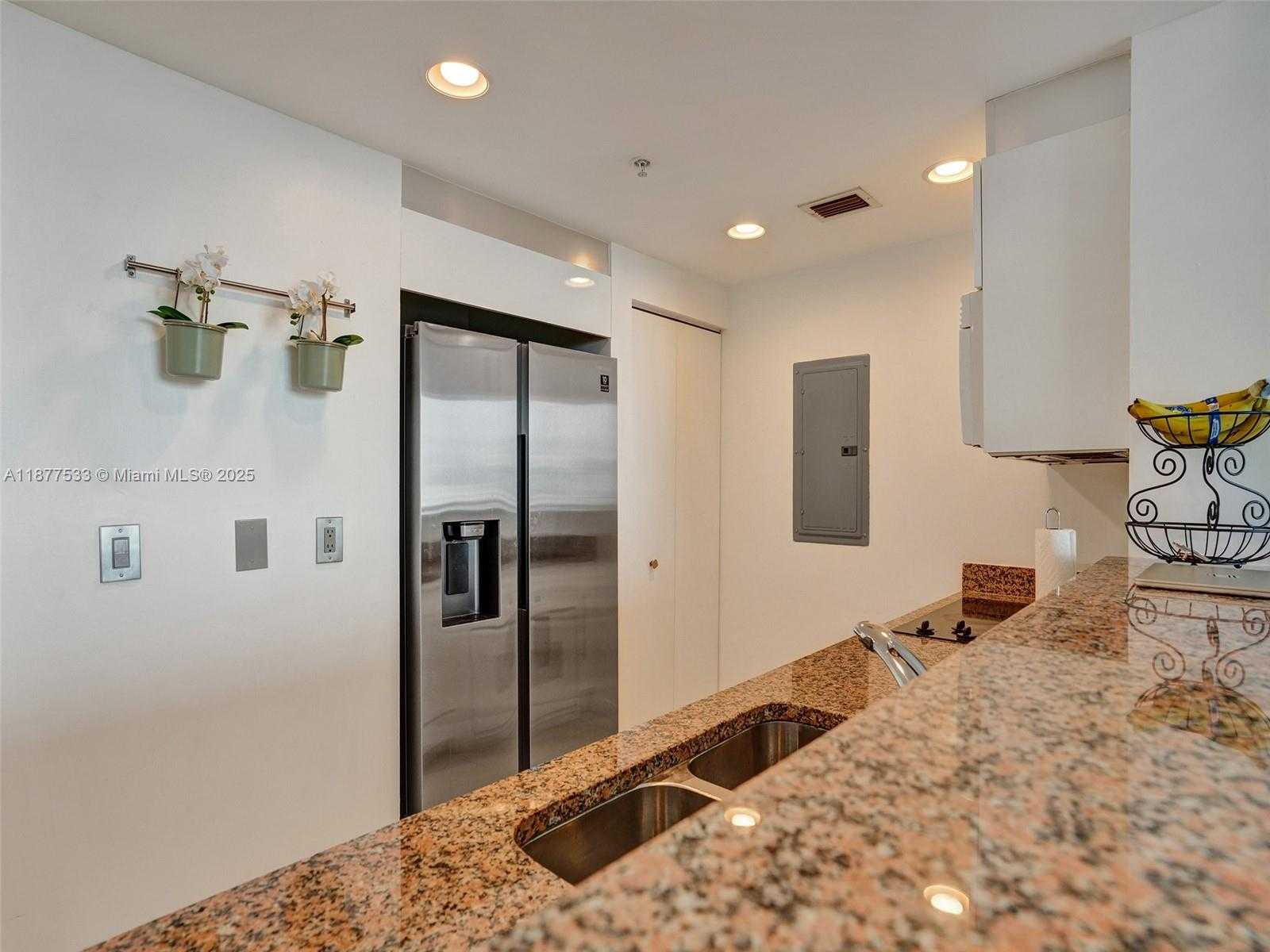 Small Image of 325 SOUTH BISCAYNE BLVD #1520, Miami Number 10