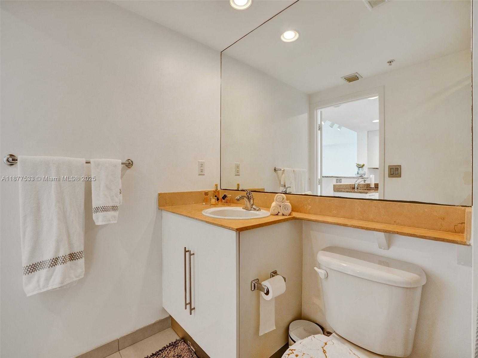 Small Image of 325 SOUTH BISCAYNE BLVD #1520, Miami Number 12