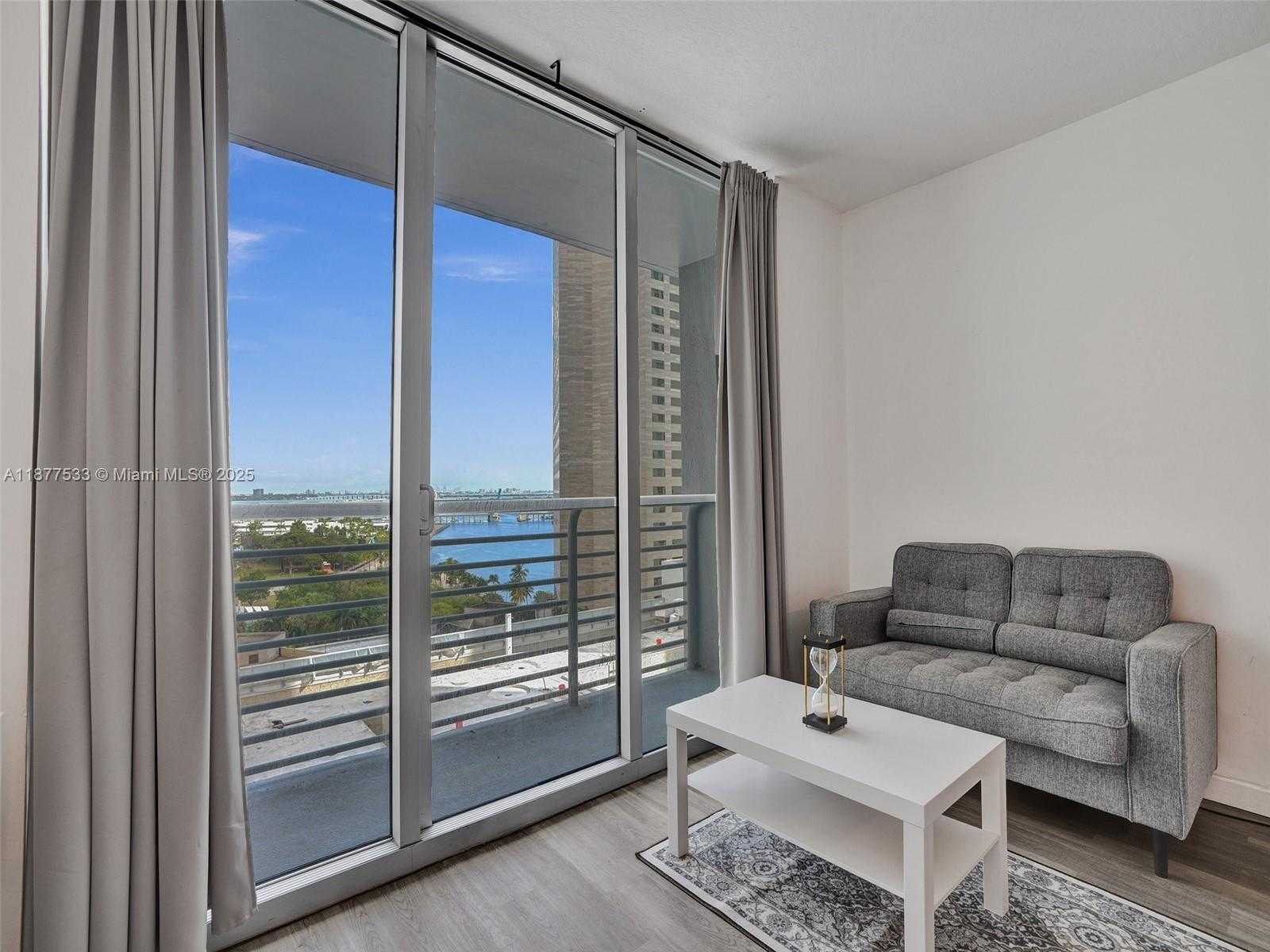 Small Image of 325 SOUTH BISCAYNE BLVD #1520, Miami Number 2