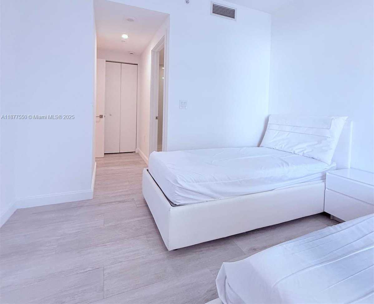 Small Image of 55 SOUTH WEST 9TH ST #3903, Miami Number 11