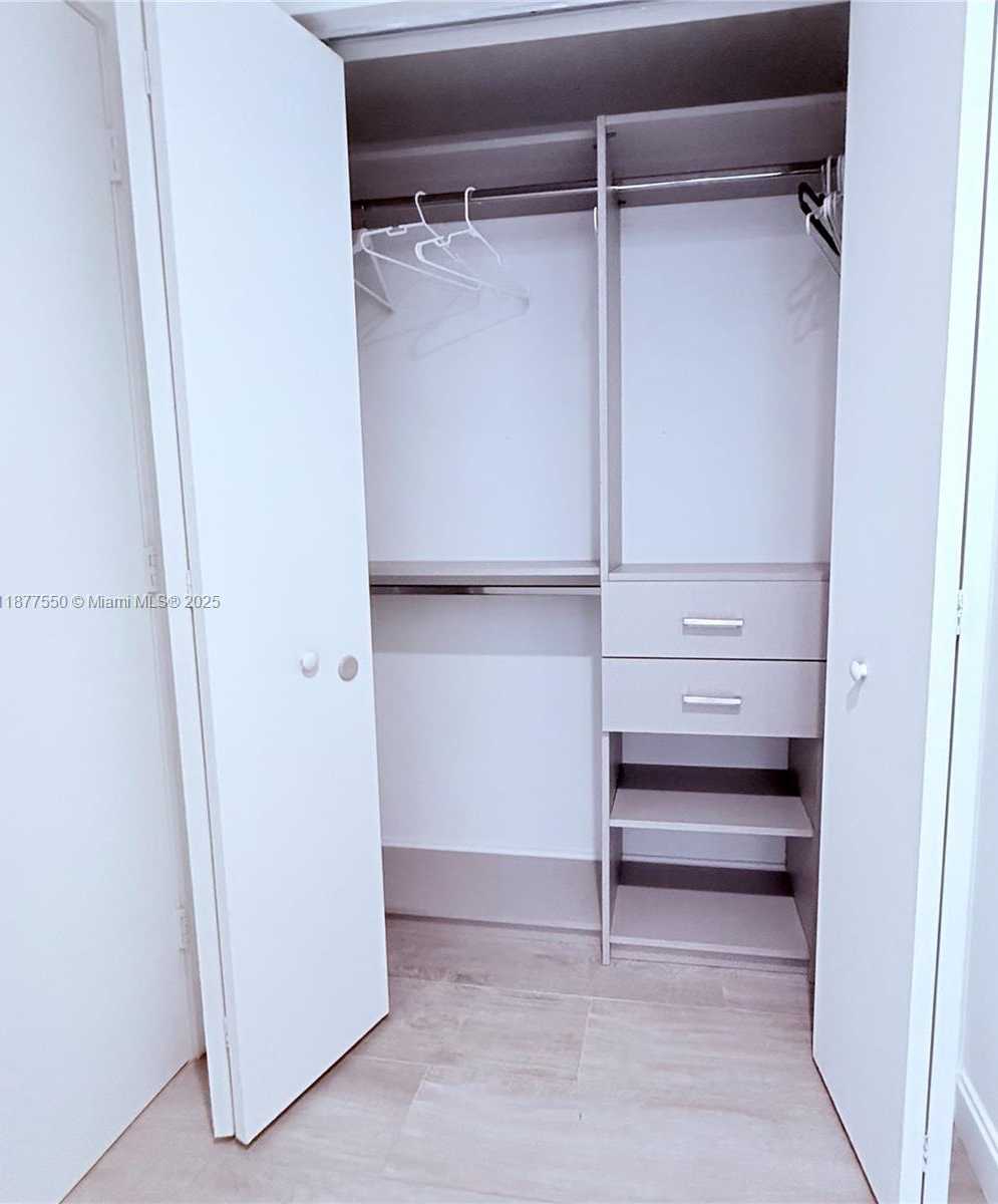 Small Image of 55 SOUTH WEST 9TH ST #3903, Miami Number 12