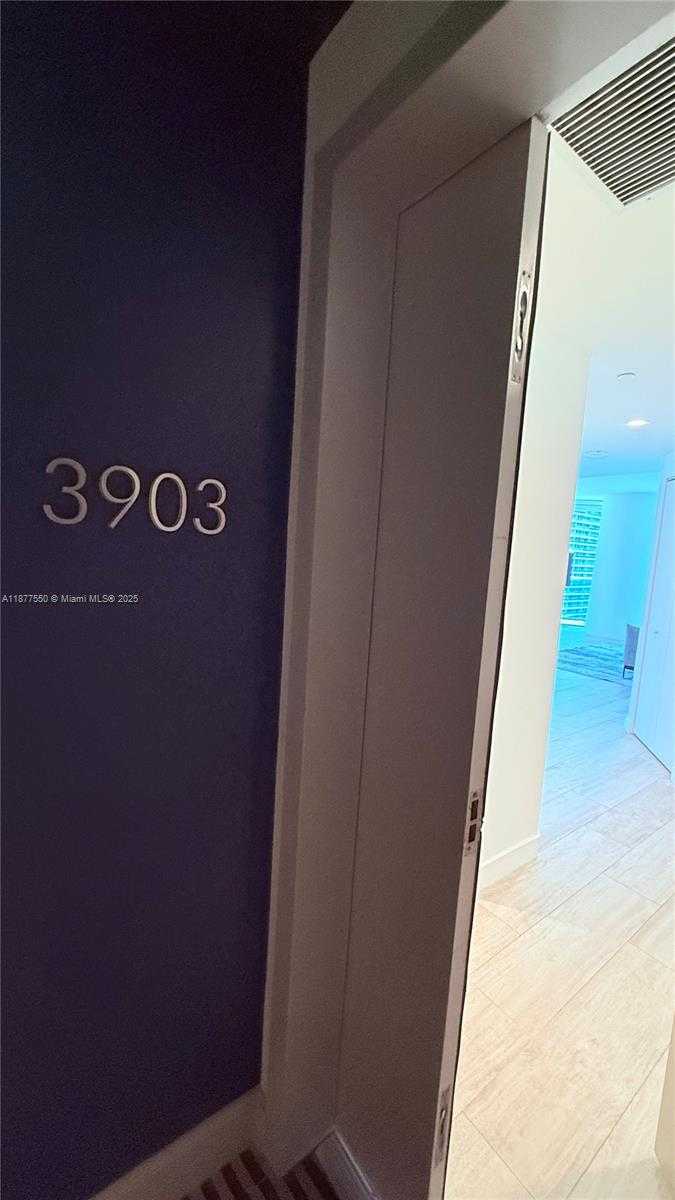 Small Image of 55 SOUTH WEST 9TH ST #3903, Miami Number 34