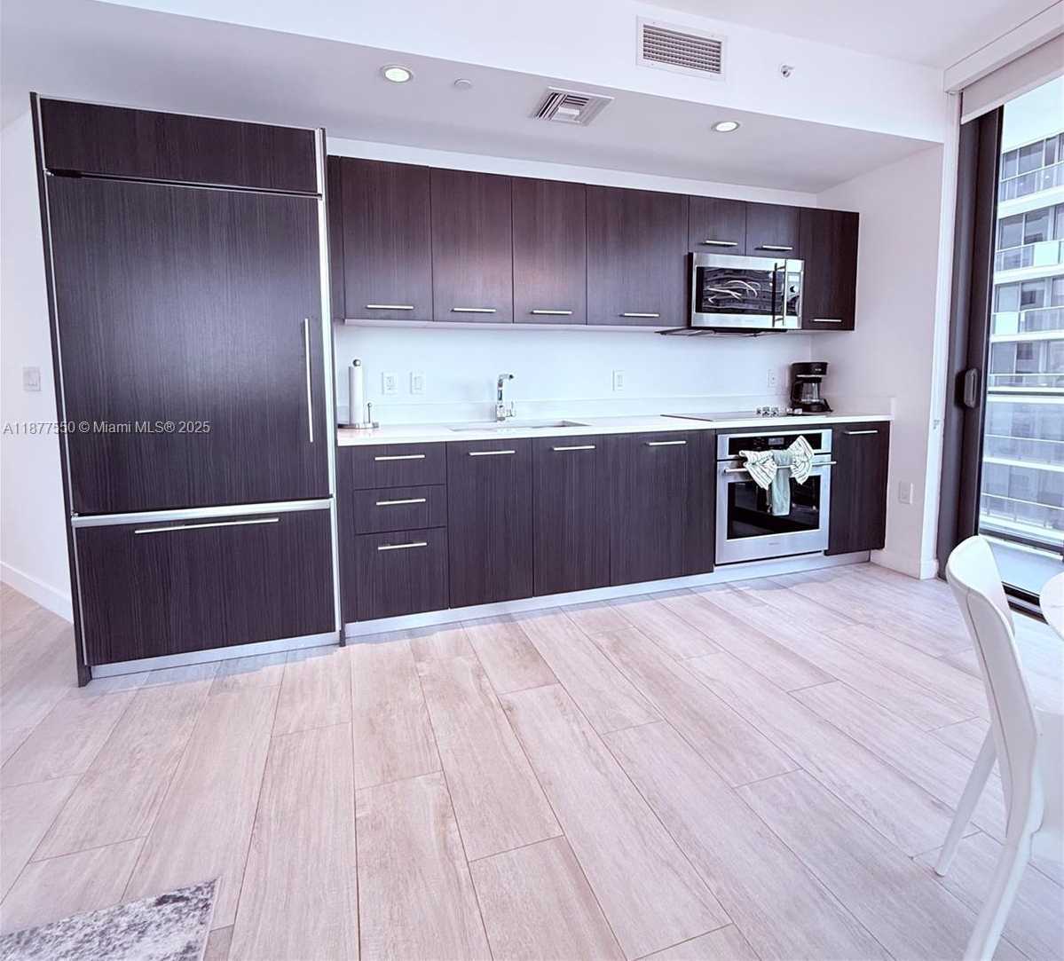 Small Image of 55 SOUTH WEST 9TH ST #3903, Miami Number 4