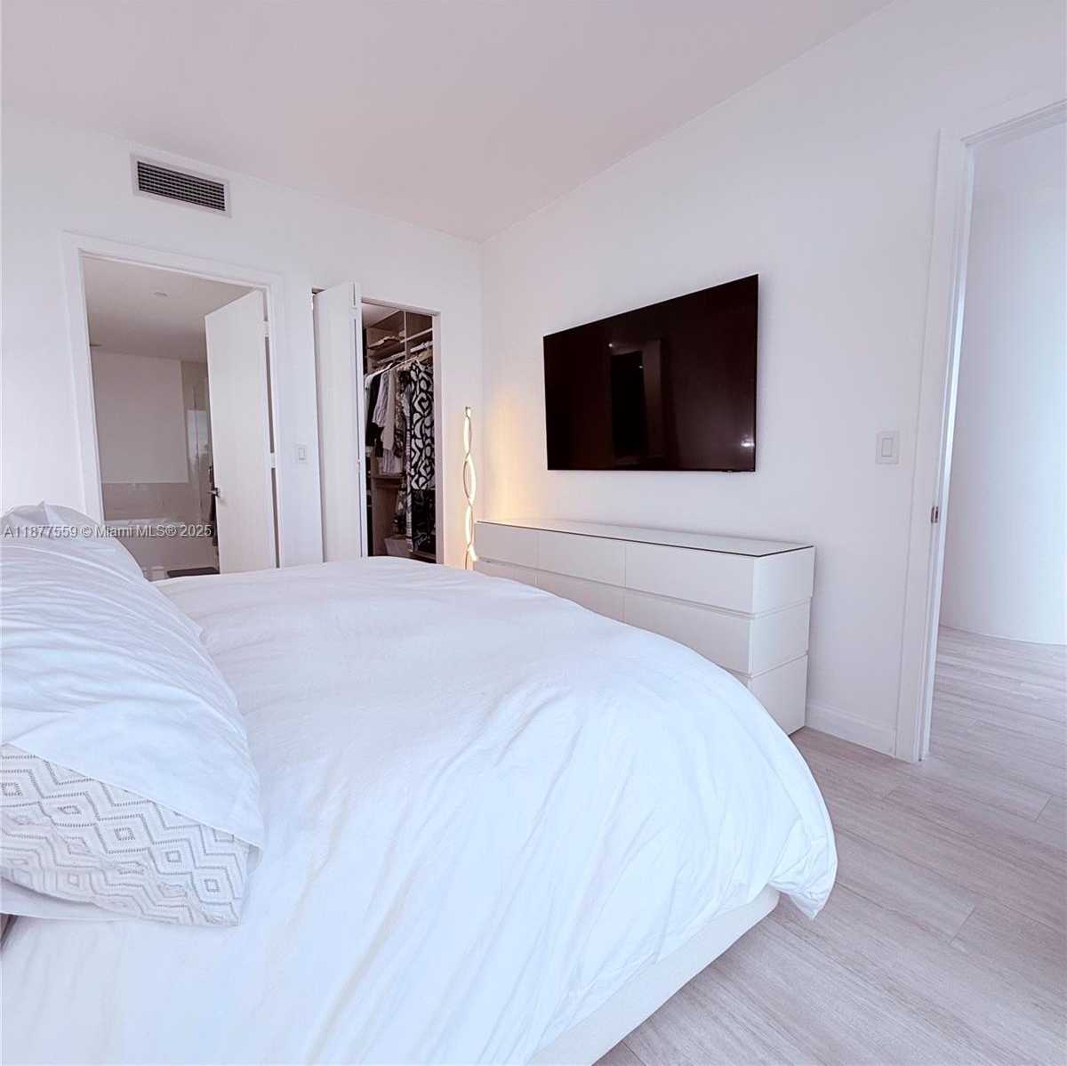 Small Image of 55 SOUTH WEST 9TH ST #4003, Miami Number 23
