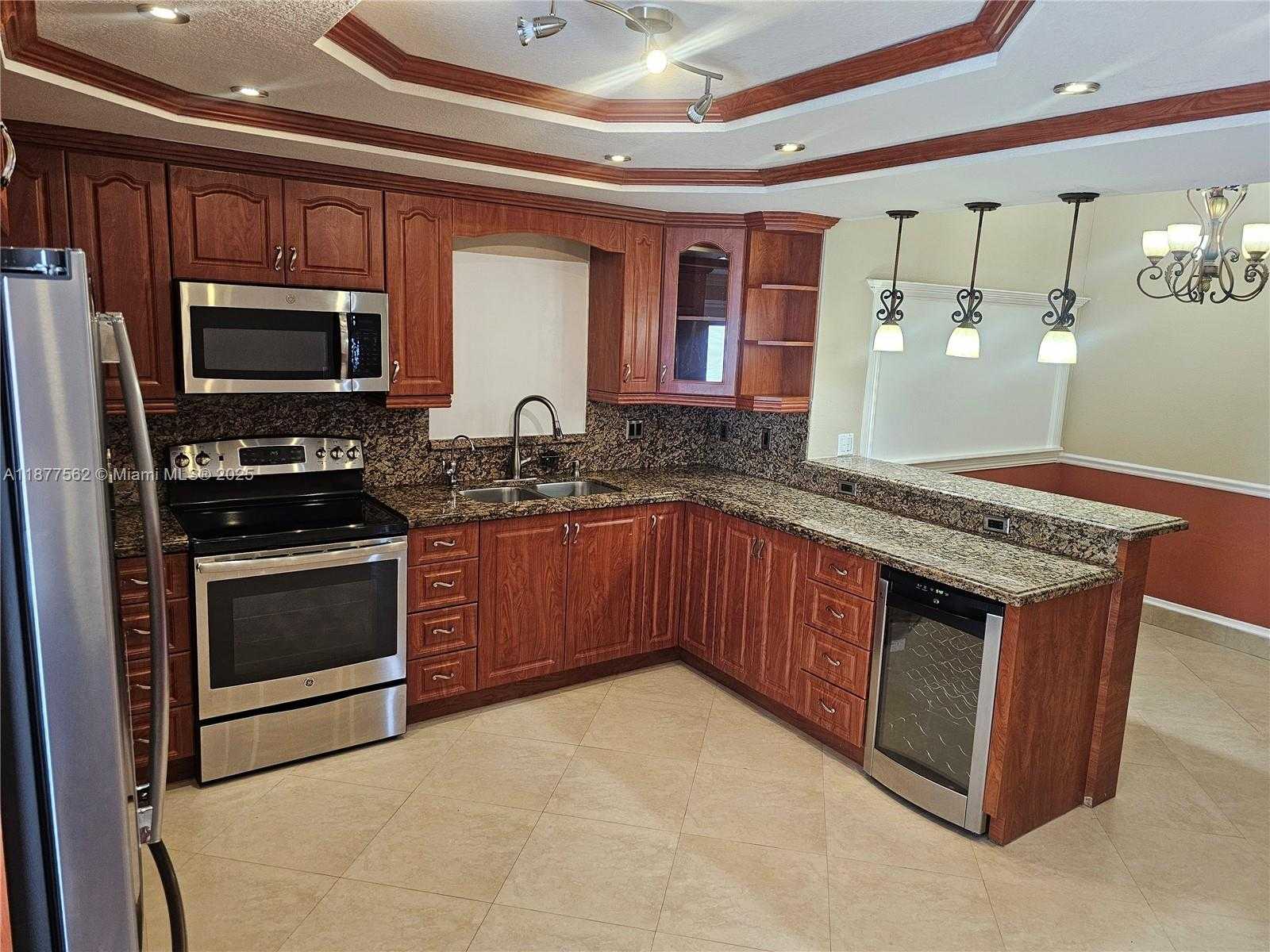 Small Image of 17215 SOUTH WEST 115TH AVE, Miami Number 4