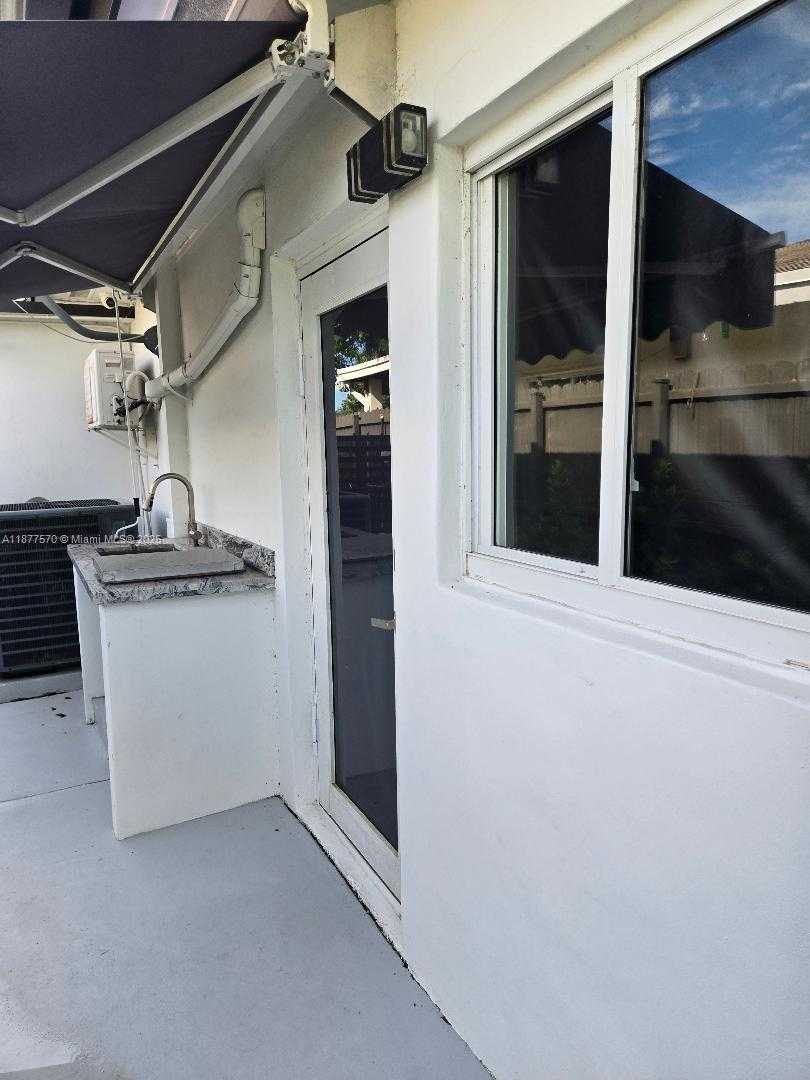 Small Image of Miami Number 2