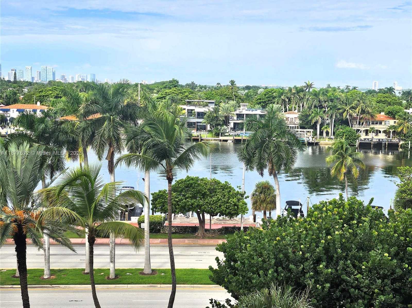Small Image of 5161 COLLINS AVE #707, Miami Beach Number 2