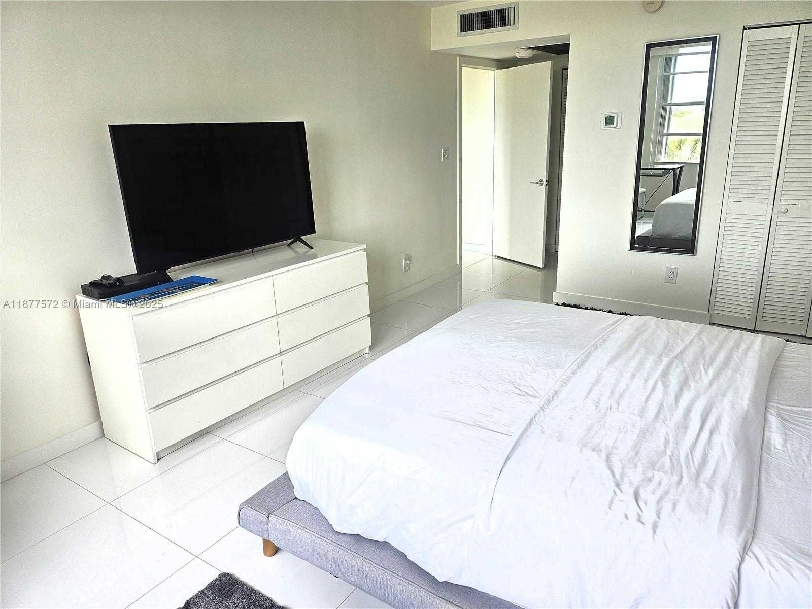 Small Image of 5161 COLLINS AVE #707, Miami Beach Number 22
