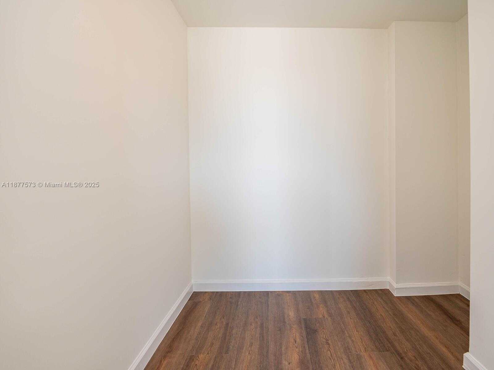Small Image of 1402 BRICKELL BAY DR #1203, Miami Number 16