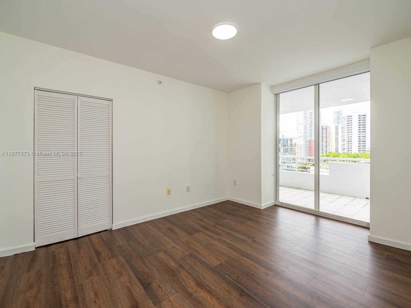 Small Image of 1402 BRICKELL BAY DR #1203, Miami Number 17