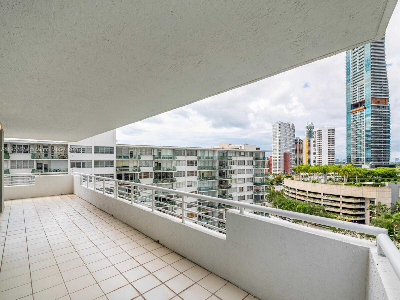 Small Image of 1402 BRICKELL BAY DR #1203, Miami Number 21