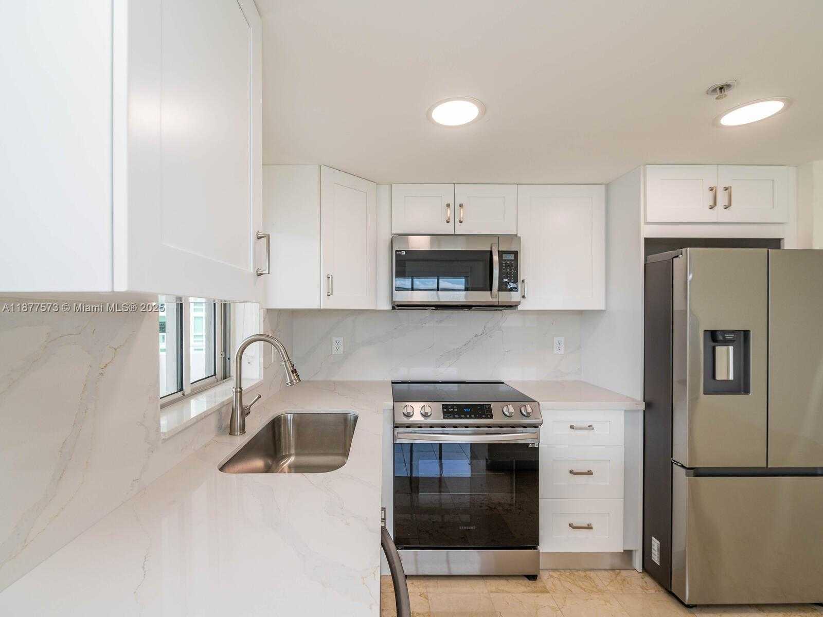 Small Image of 1402 BRICKELL BAY DR #1203, Miami Number 6