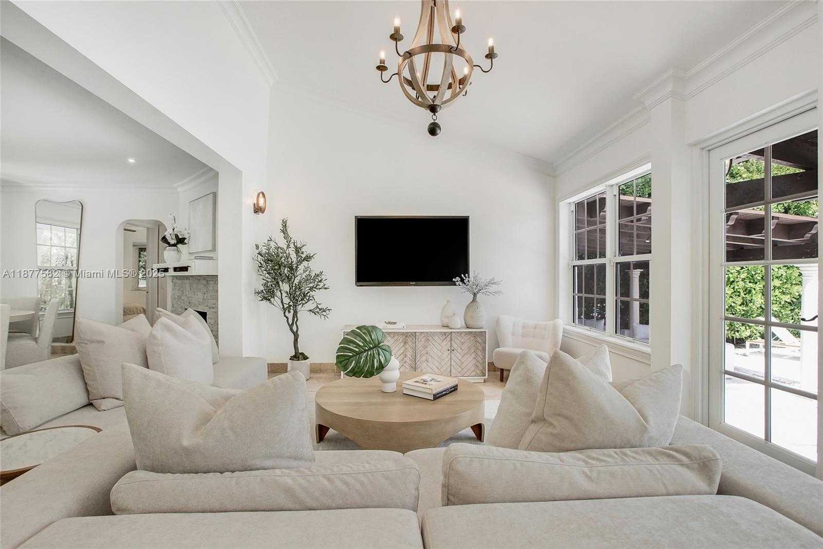 Small Image of 1161 SUNSET DR, Coral Gables Number 10
